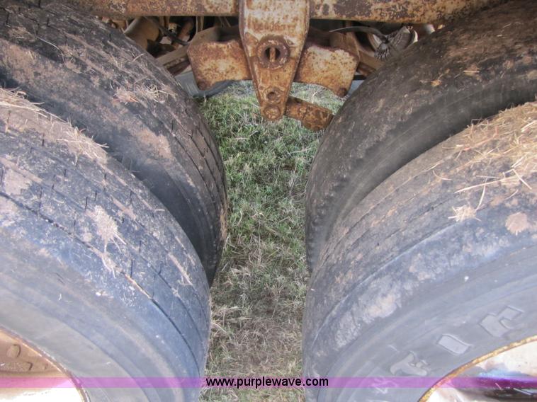 image for item 3566 1972 Gindy GF25450861 open top van trailer with tarp