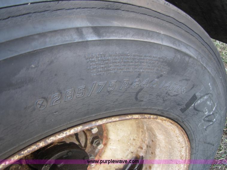 image for item 3566 1972 Gindy GF25450861 open top van trailer with tarp