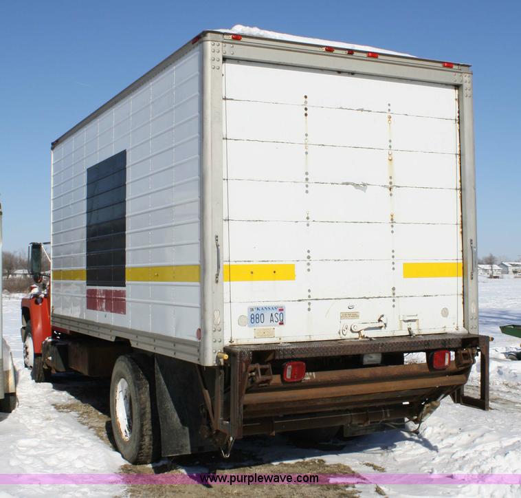 image for item 5005 1992 Ford F-800F box truck