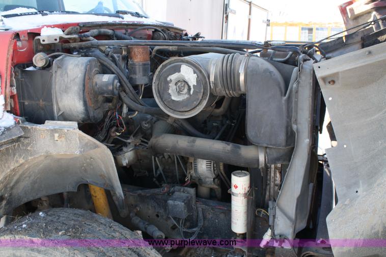 image for item 5005 1992 Ford F-800F box truck