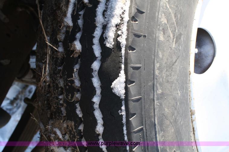 image for item 5005 1992 Ford F-800F box truck