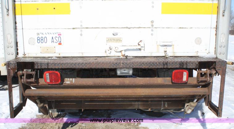 image for item 5005 1992 Ford F-800F box truck
