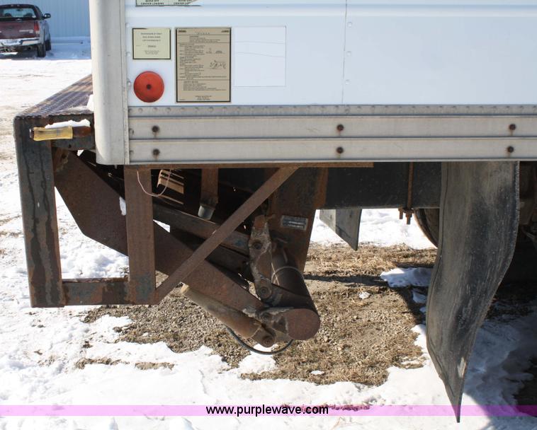 image for item 5005 1992 Ford F-800F box truck