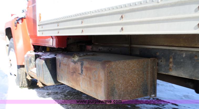 image for item 5005 1992 Ford F-800F box truck