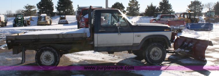 image for item 5027 1986 Ford F-250 XL pickup truck