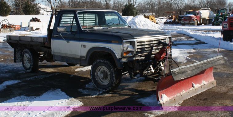 image for item 5027 1986 Ford F-250 XL pickup truck