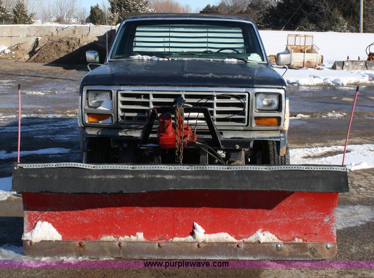 image for item 5027 1986 Ford F-250 XL pickup truck