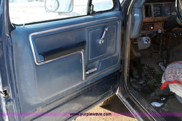 image for item 5027 1986 Ford F-250 XL pickup truck