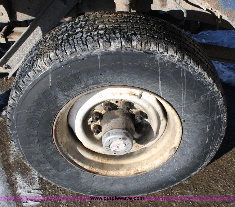 image for item 5027 1986 Ford F-250 XL pickup truck