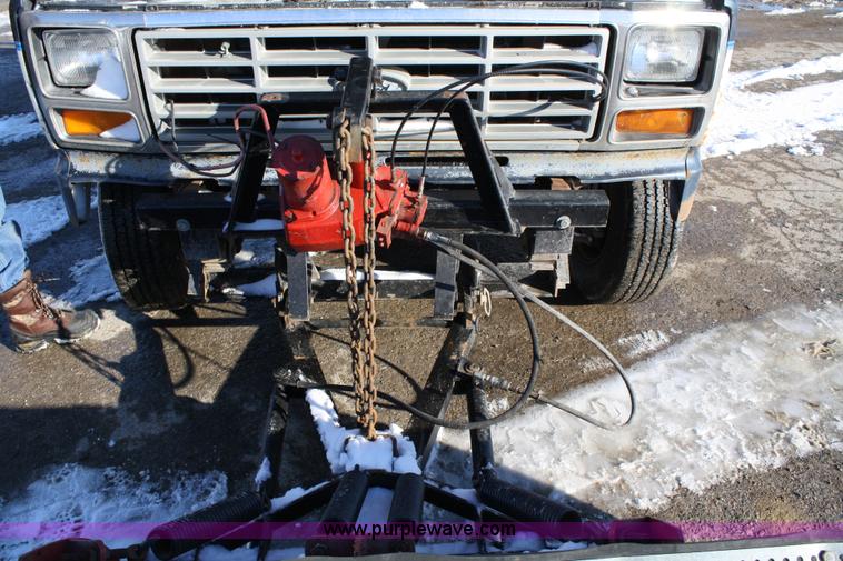 image for item 5027 1986 Ford F-250 XL pickup truck