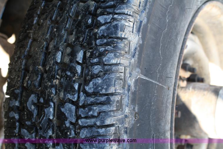 image for item 5027 1986 Ford F-250 XL pickup truck