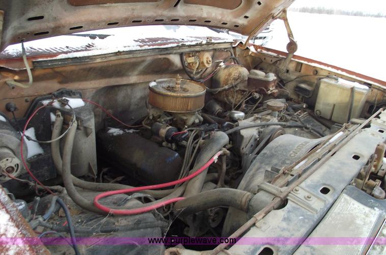 image for item 5526 1982 Ford F-250 pickup truck