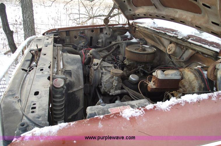 image for item 5526 1982 Ford F-250 pickup truck