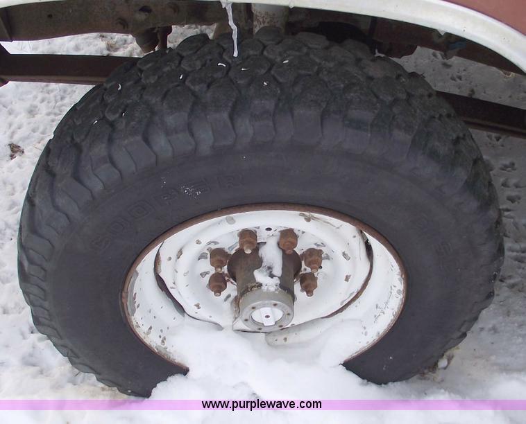 image for item 5526 1982 Ford F-250 pickup truck