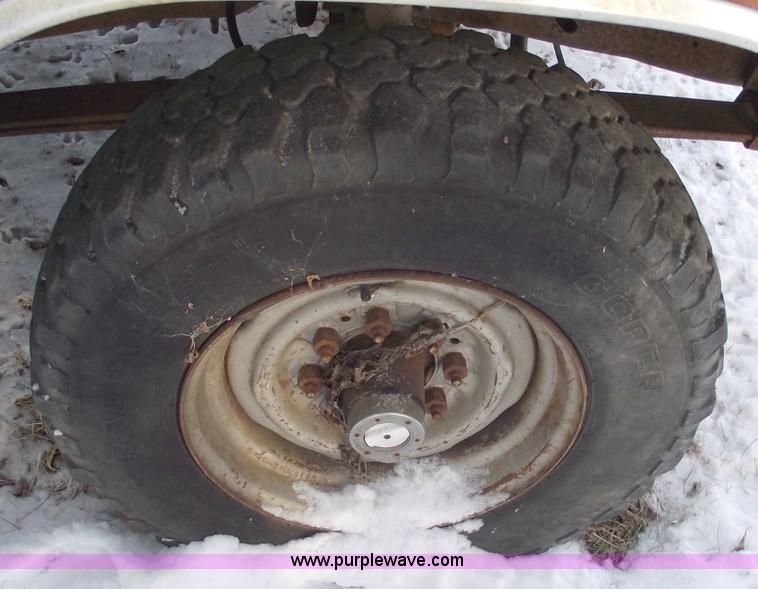 image for item 5526 1982 Ford F-250 pickup truck