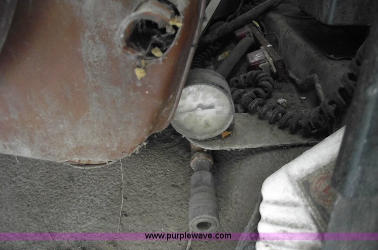 image for item 5526 1982 Ford F-250 pickup truck