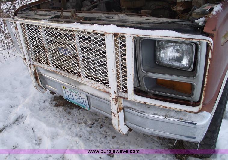 image for item 5526 1982 Ford F-250 pickup truck