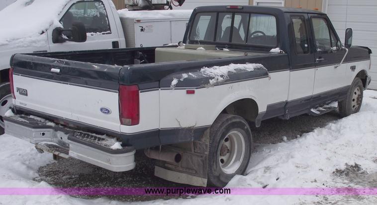 image for item 5527 1997 Ford F350 XLT Supercab pickup truck
