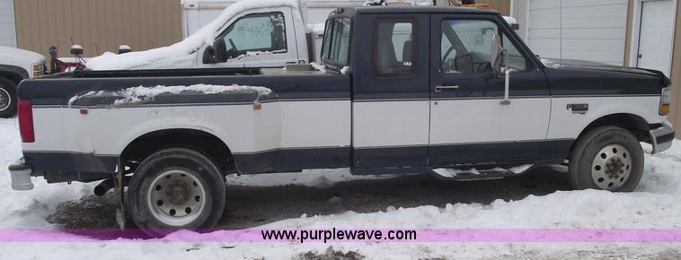 image for item 5527 1997 Ford F350 XLT Supercab pickup truck