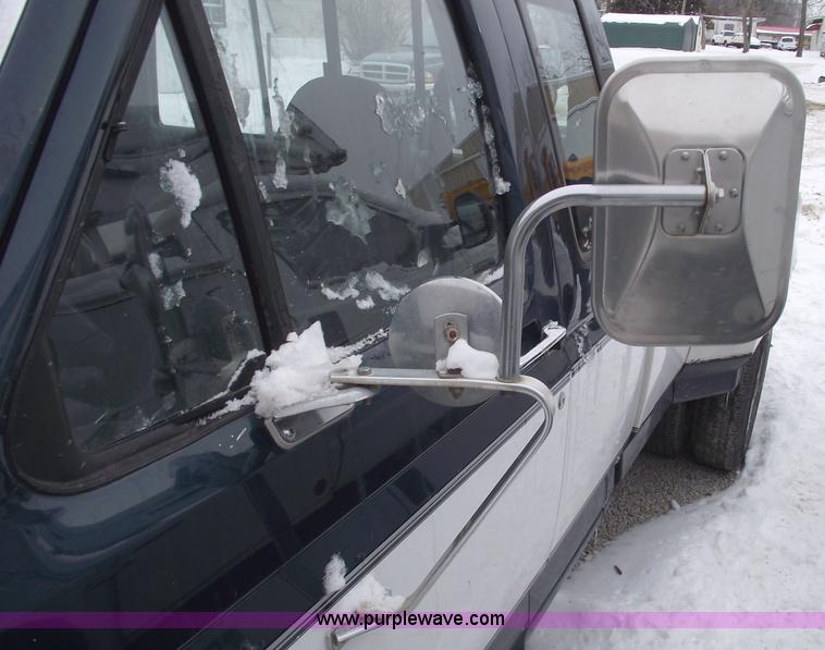 image for item 5527 1997 Ford F350 XLT Supercab pickup truck