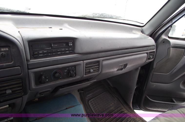 image for item 5527 1997 Ford F350 XLT Supercab pickup truck