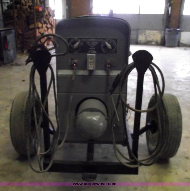 image for item 5529 Lincoln SA200 arc welder with generator