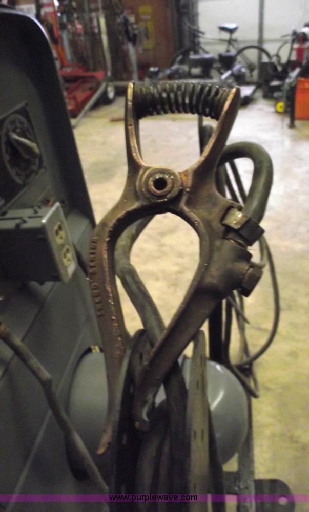 image for item 5529 Lincoln SA200 arc welder with generator