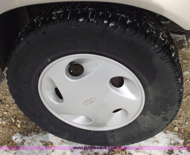 image for item 5533 1994 Ford Aerostar XL seven passenger van