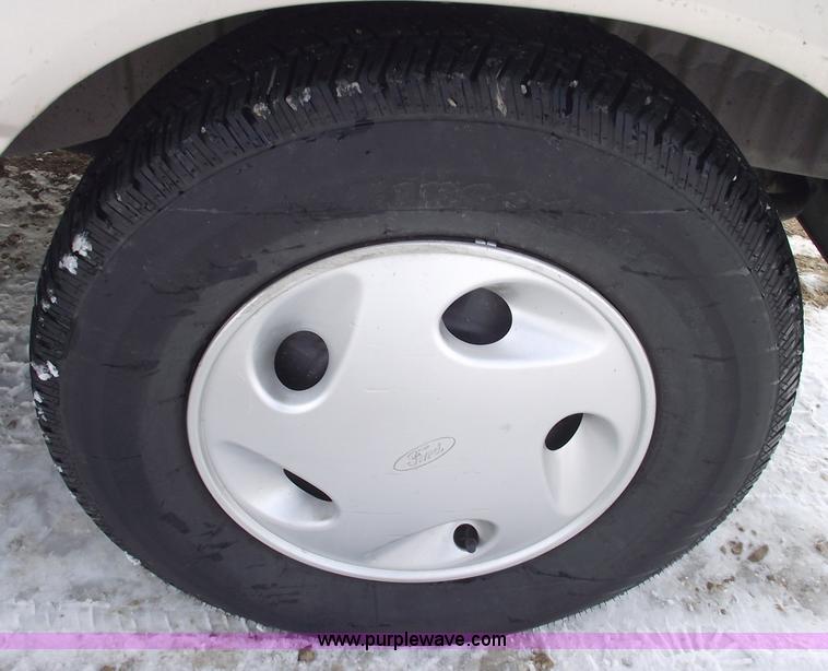 image for item 5533 1994 Ford Aerostar XL seven passenger van