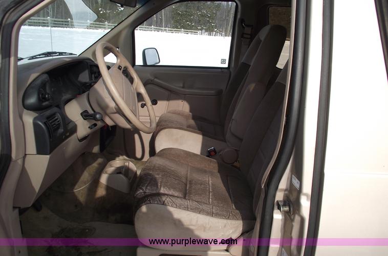 image for item 5533 1994 Ford Aerostar XL seven passenger van