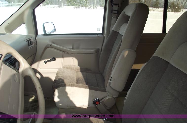 image for item 5533 1994 Ford Aerostar XL seven passenger van