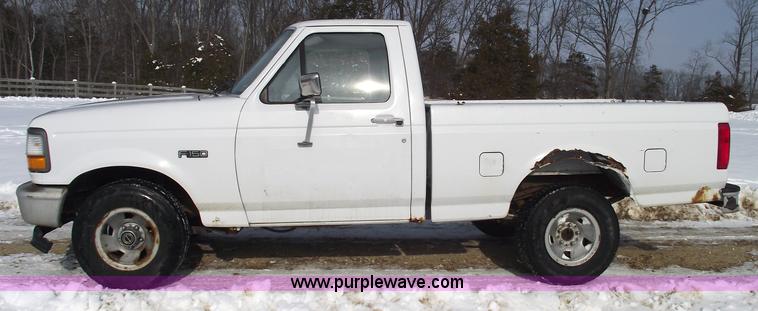 image for item 5535 1996 Ford F150 XL pickup truck