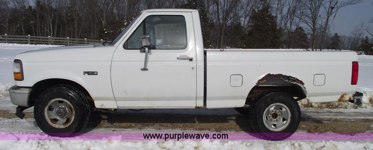 image for item 5535 1996 Ford F150 XL pickup truck