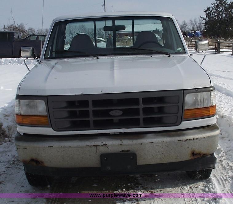image for item 5535 1996 Ford F150 XL pickup truck