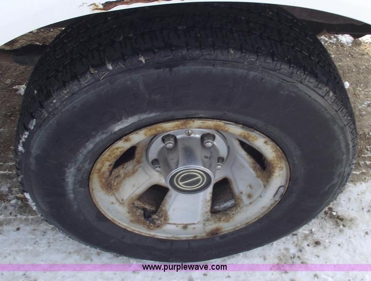 image for item 5535 1996 Ford F150 XL pickup truck