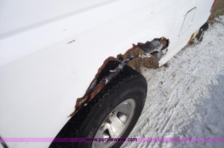 image for item 5535 1996 Ford F150 XL pickup truck