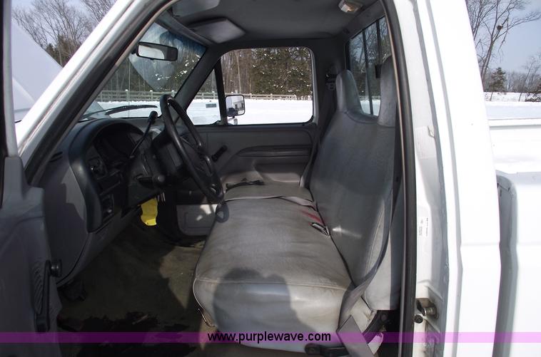 image for item 5535 1996 Ford F150 XL pickup truck