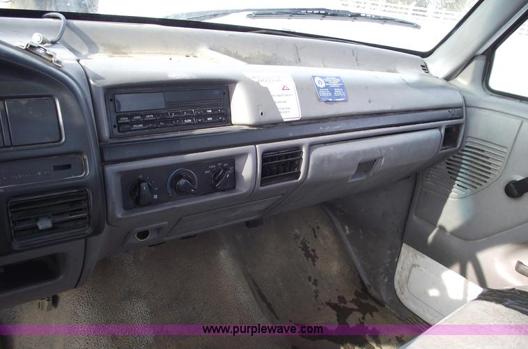 image for item 5535 1996 Ford F150 XL pickup truck