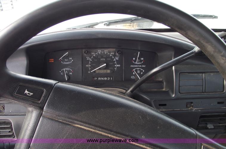 image for item 5535 1996 Ford F150 XL pickup truck