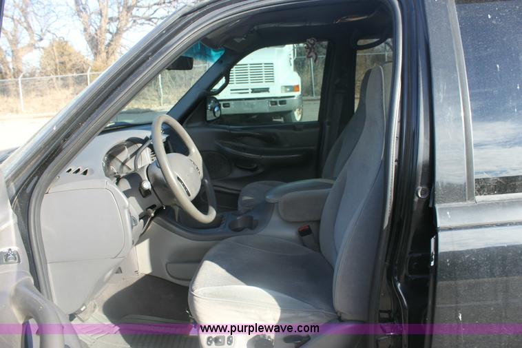 image for item 6272 1999 Ford Expedition XLT SUV