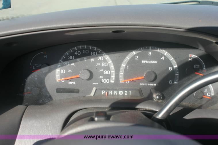 image for item 6272 1999 Ford Expedition XLT SUV