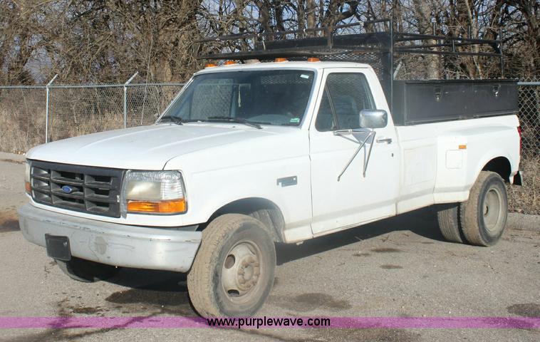 image for item 6273 1995 Ford F350 XL pickup truck