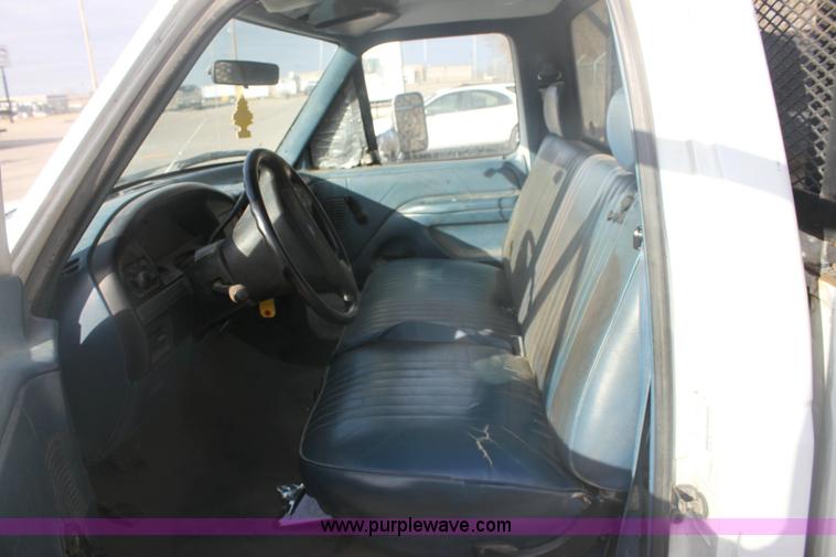 image for item 6273 1995 Ford F350 XL pickup truck