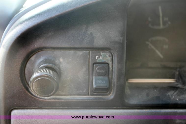 image for item 6273 1995 Ford F350 XL pickup truck