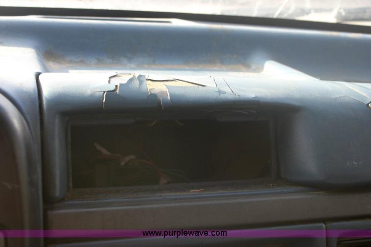 image for item 6273 1995 Ford F350 XL pickup truck