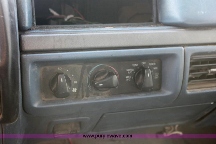 image for item 6273 1995 Ford F350 XL pickup truck