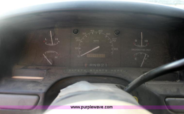 image for item 6273 1995 Ford F350 XL pickup truck