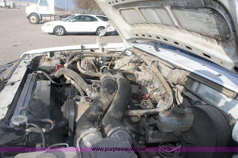 image for item 6273 1995 Ford F350 XL pickup truck