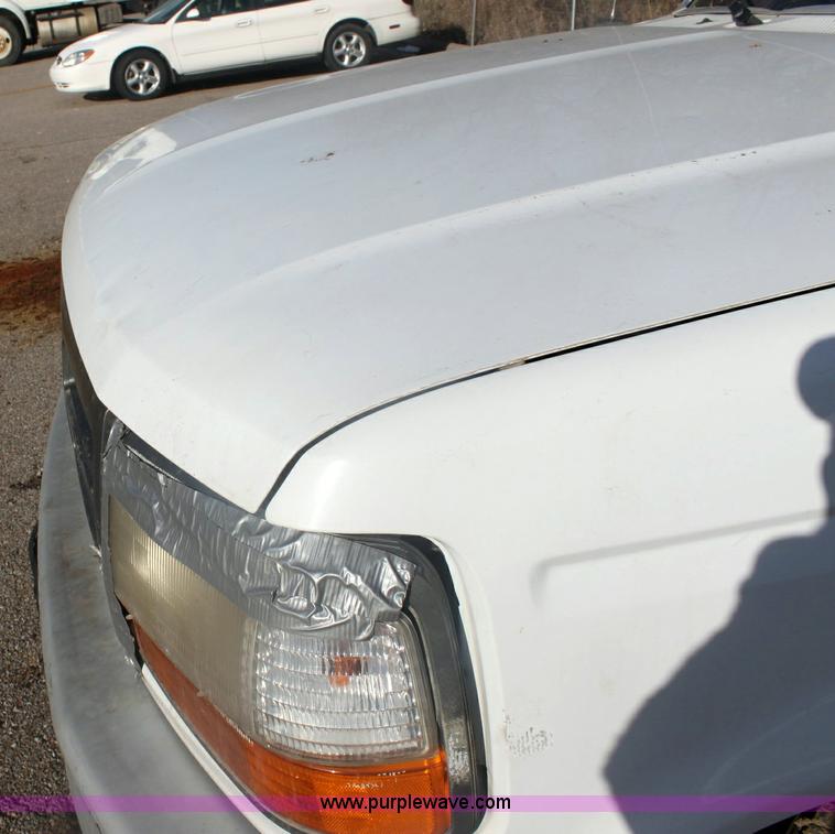 image for item 6273 1995 Ford F350 XL pickup truck