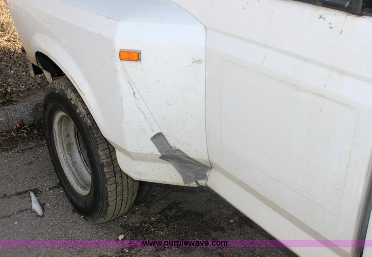 image for item 6273 1995 Ford F350 XL pickup truck